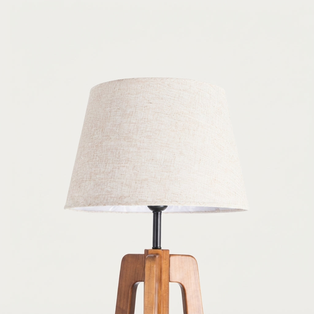 Lampadaire Séléné trépied en bois et abat-jour en polyester 